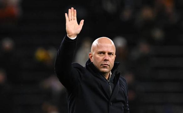 Arne Slot cảnh báo các học trò về Leicester City và Ruud Van Nistelrooy.