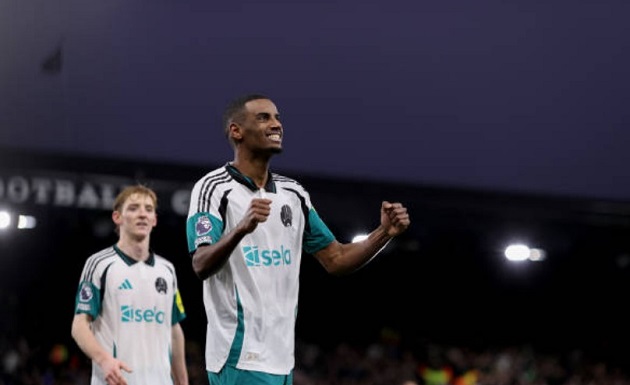 Isak đang chơi thăng hoa.