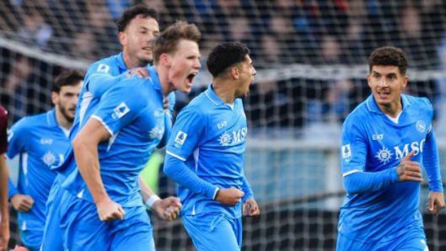 McTominay đang bay cao.