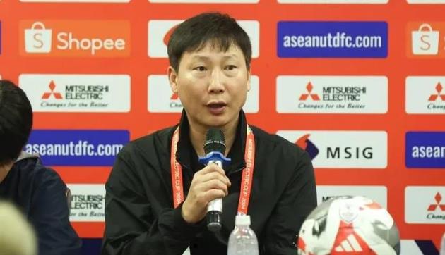 HLV Kim Sang-sik tự tin hướng đến mục tiêu cao nhất.