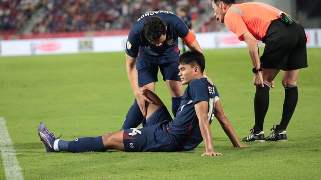 Teerasak Poeiphimai nghỉ 2 tháng, lỡ trận Việt Nam.