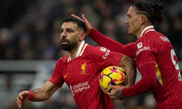 Mohamed Salah đóng góp cú đúp bàn thắng cho Liverpool trong trận đấu với Newcastle United.