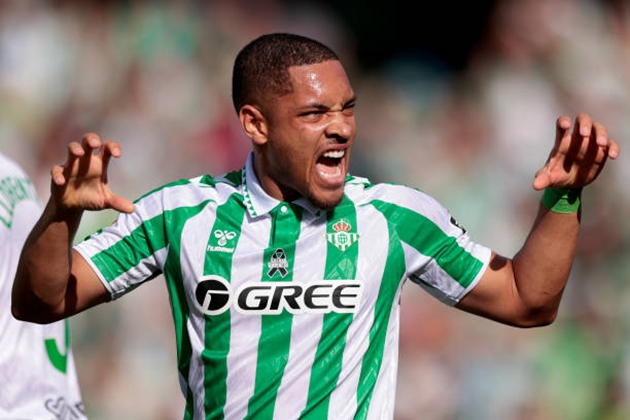 Vitor Roque gây ấn tượng trong màu áo Real Betis.