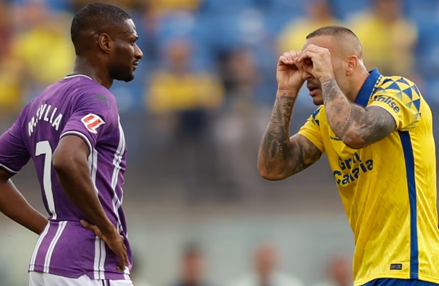 Valladolid bại trận 1-2 trước Las Palmas.