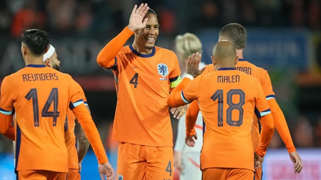 Hà Lan có 90 phút thi đấu tưng bừng khi tiếp đón Iceland. Các ngôi sao được kỳ vọng đều cùng nhau nổ súng.
