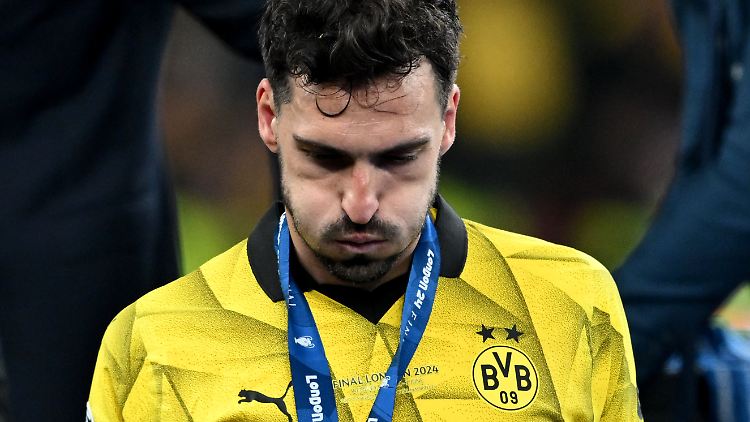 Hummels không ở lại dù HLV Terzic ra đi.