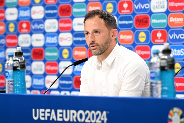 Domenico Tedesco bênh vực cậu học trò.
