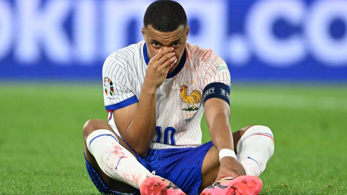 Mbappe dính chấn thương nghiêm trọng ở trận ra quân EURO 2024.