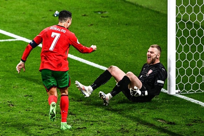 Hành động gây chú ý của Ronaldo.