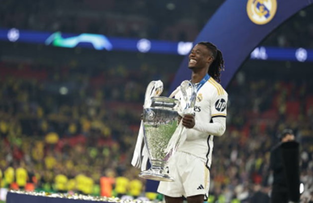 Eduardo Camavinga (7/10): Liên tục có những cú tắc bóng chính xác và sẵn sàng tranh chấp tay đôi với đối thủ, Camavinga đã để lại ấn tượng mạnh mẽ ở trận chung kết.