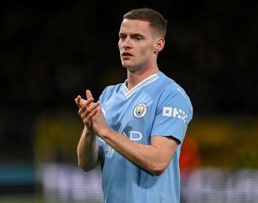 Sergio Gomez sắp rời Man City.