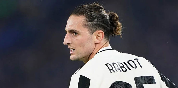 Nguồn tin khẳng định tiền vệ người Pháp đang chờ đợi lời đề nghị từ Man Utd trước khi đưa ra quyết định cho tương lai.