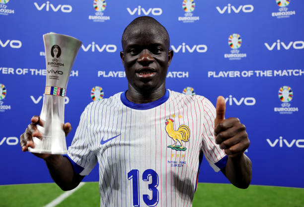 N'Golo Kante có liên tiếp hai màn trình diễn ấn tượng.
