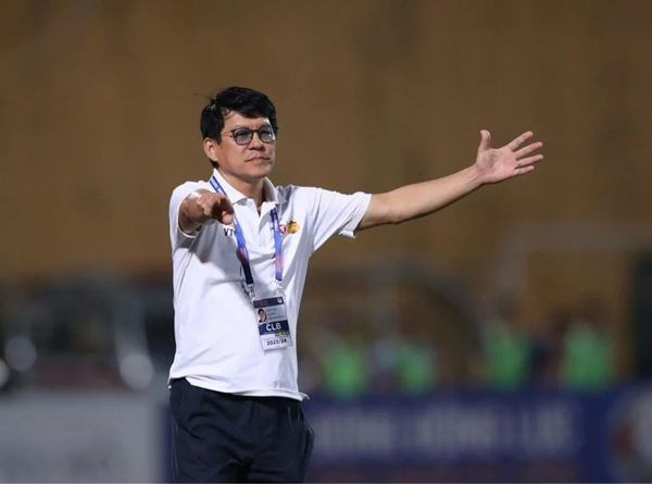 HLV Vũ Tiến Thành có kinh nghiệm trong việc "đua trụ hạng" tại V-League.