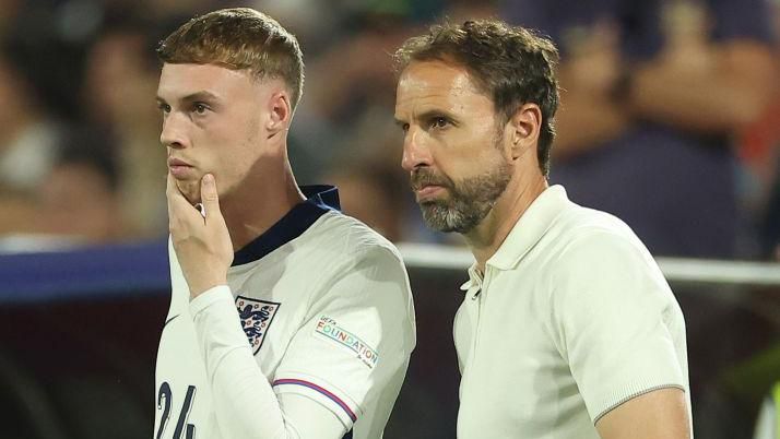 Palmer (trái) được Van Basten khen ngợi.