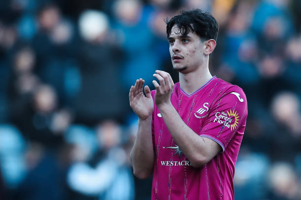 Charlie Patino không được thi đấu thường xuyên tại Swansea.