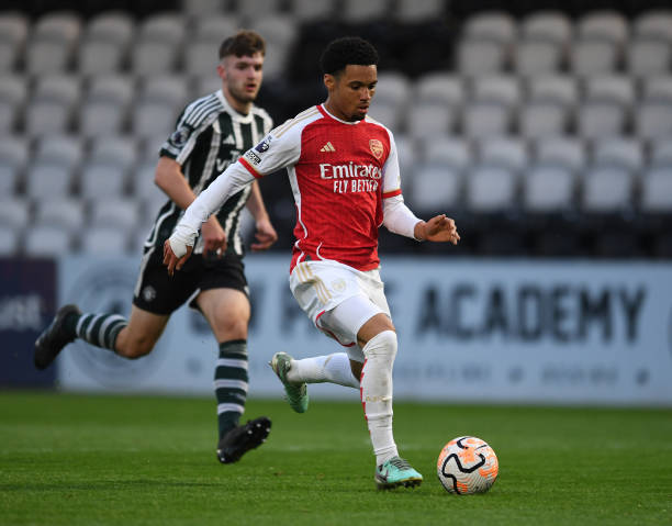 Nwaneri thi đấu ấn tượng ở đội trẻ Arsenal và tuyển U-17 Anh.