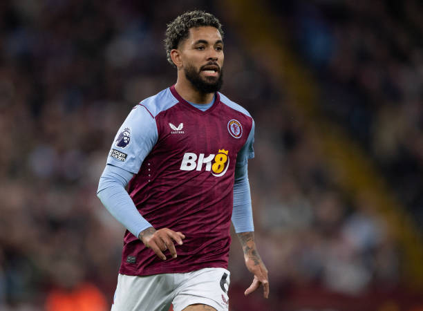 Juventus đặt Douglas Luiz vào tầm ngắm.
