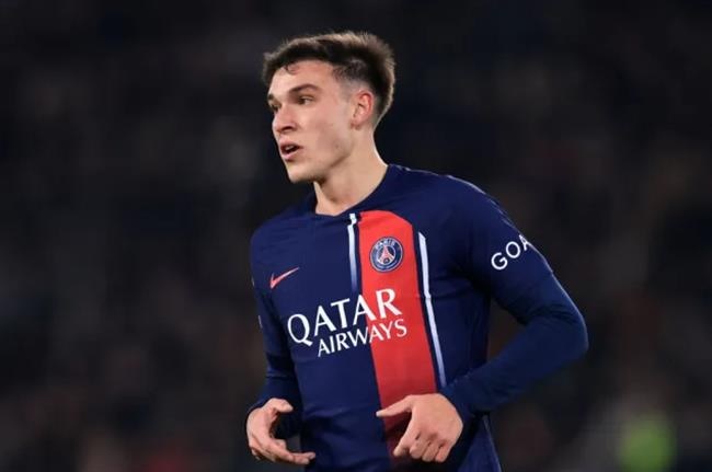 Ugarte trên đường đến Man Utd.