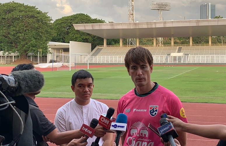 Stalph Yuki Richard rời ghế nóng U20 Thái Lan.