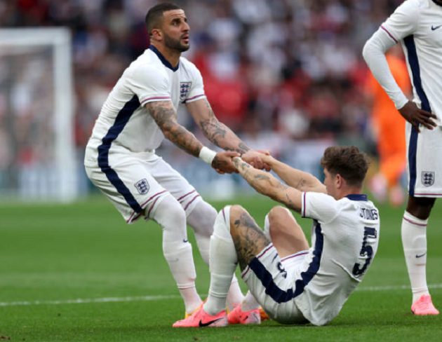 Cầu thủ của Man City có thể tiếp tục thi đấu nhưng cuối cùng anh bị thay ra sau giờ nghỉ giải lao.