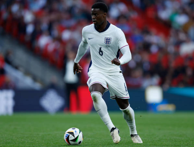 Chấn thương của Stones khiến Marc Guehi trở thành nhân vật chính trong hàng tứ vệ của Tam sư và được Sofascore chấm điểm 7.3 (cao nhất trong các hậu vệ).