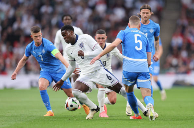 Trong khi đó, rạng sáng nay, Guéhi, mục tiêu chuyển nhượng của Man Utd, đã chơi đủ 90 phút.