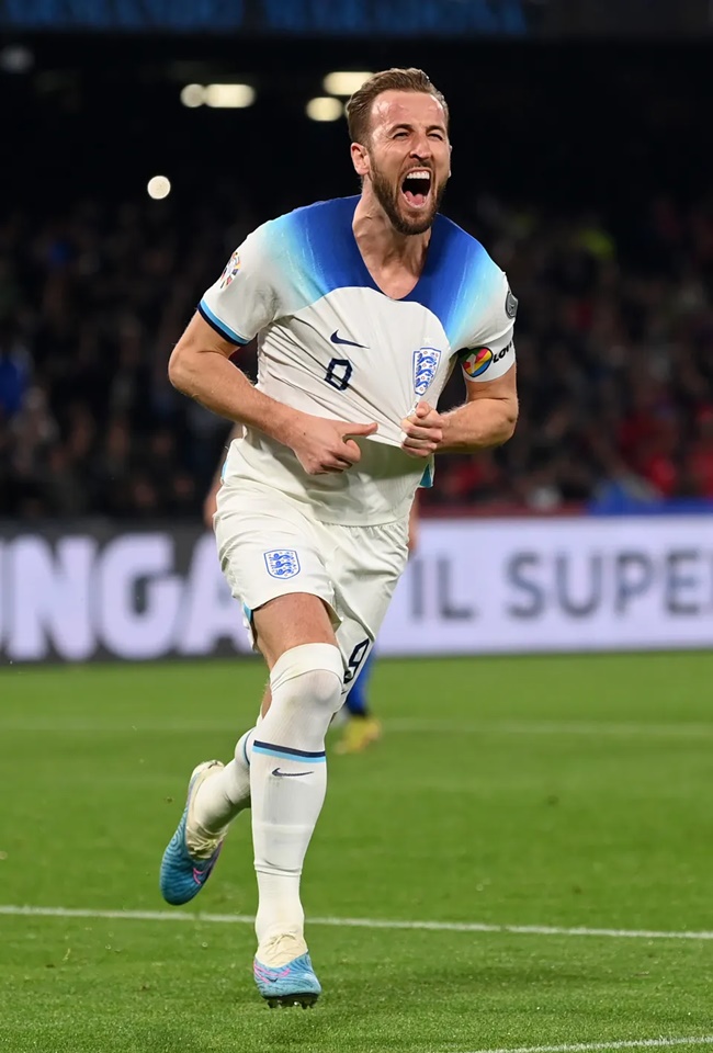 Harry Kane và các đồng đội sẽ ở trong những căn phòng ốp gỗ nhìn ra rừng thông. Họ có thể tận hưởng spa, chơi gôn và bơi trong nhà cũng như ngoài trời.
