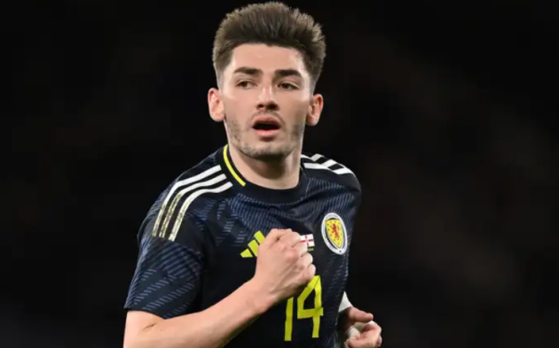 3. Billy Gilmour (Scotland). Gilmour gây ấn tượng trong màu áo Brighton. Cựu sao Chelsea hứa hẹn là nhân tố quan trọng nơi hàng tiền vệ Scotland bên cạnh Scott McTominay.