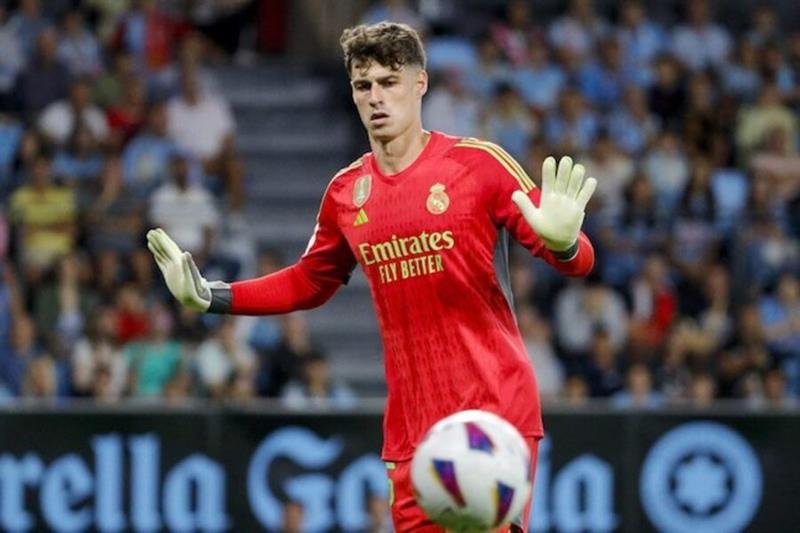 8. Kepa Arrizabalaga: Cập bến Real ở kỳ chuyển nhượng hè năm ngoái theo dạng cho mượn nhằm thay thế cho Courtois dính chấn thương nhưng phong độ thất thường khiến Arrizabalaga đánh mất suất bắt chính vào tay Lunin. Nhiều khả năng Los Blancos sẽ không kích hoạt điều khoản mua đứt và trả ngôi sao người Tây Ban Nha về Chelsea thời gian tới.