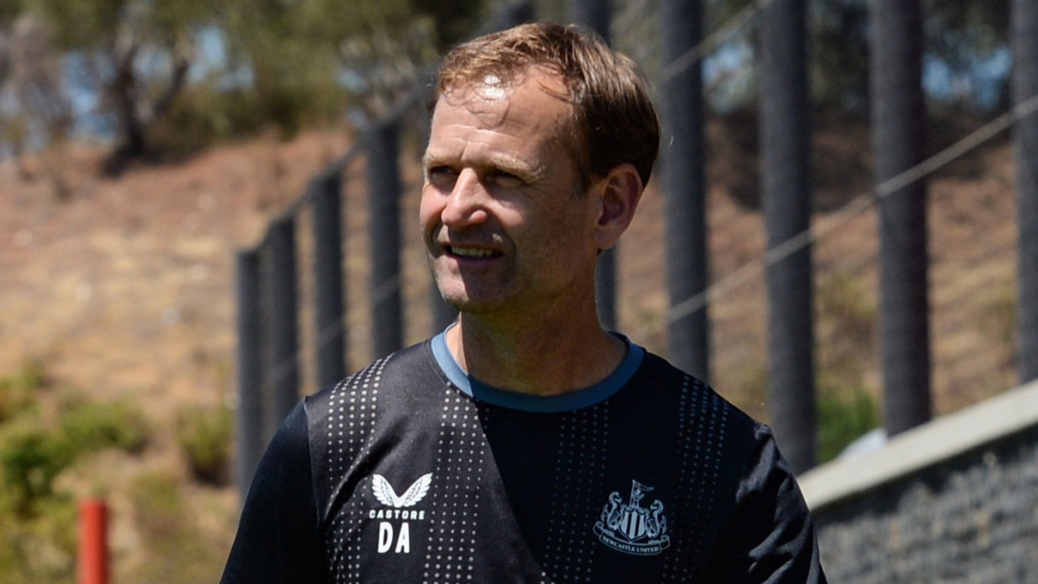 Dan Ashworth sắp cập bến Man Utd.