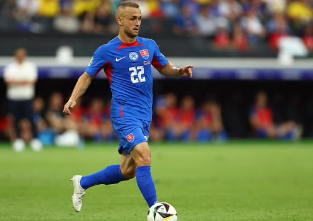 Lobotka là mục tiêu của Barcelona.