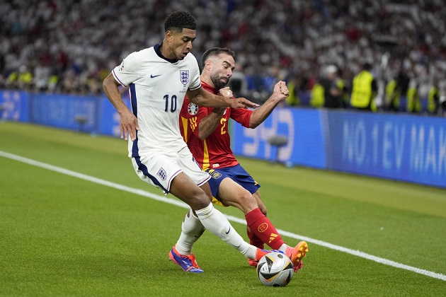 Anh đã khiến Luke Shaw im tiếng. Trong khi đó, Jude Bellingham cũng trải qua 90 phút bở hơi tai trước sự kèm cặp của người đồng đội tại Real Madrid.