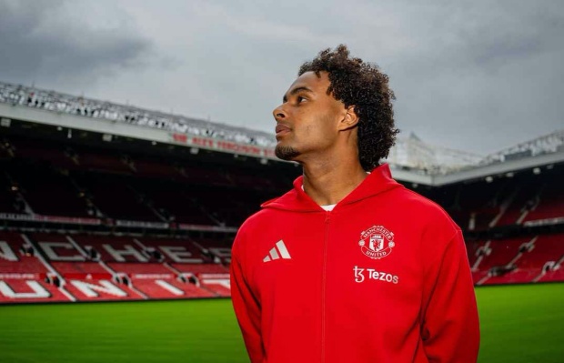 Chân sút này tiêu tốn của Man Utd 42,5 triệu euro. Dù vậy, Quỷ đỏ có cài điều khoản được thanh toán trong 3 năm để tránh vi phạm luật công bằng tài chính.