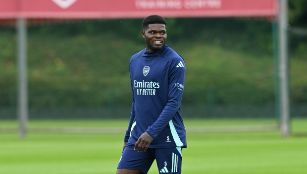 Dù vậy, nếu không tìm được một cái tên thay thế phù hợp, Arsenal khả năng sẽ giữ chân Partey.