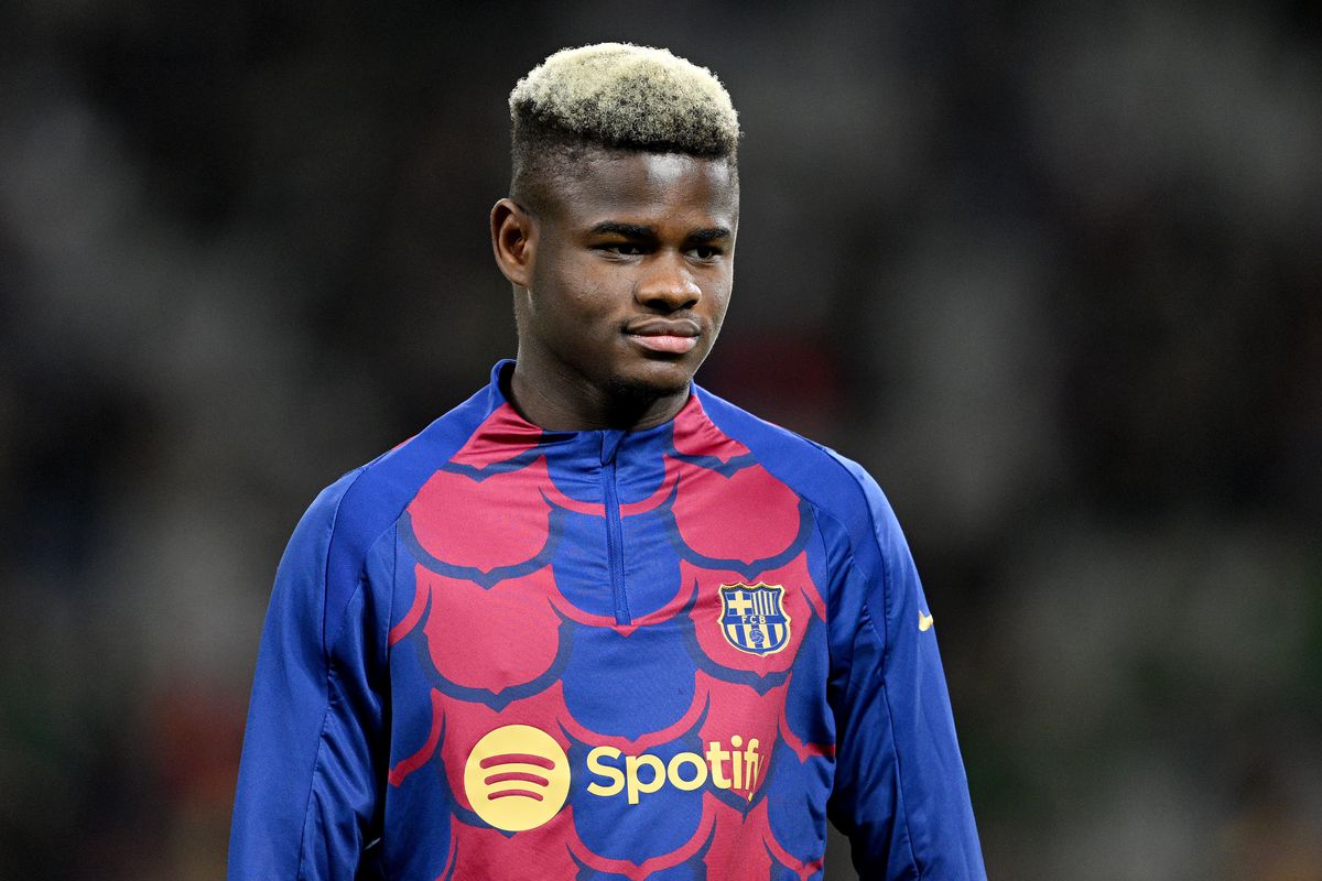 Real Sociedad dành sự quan tâm đặc biệt cho Faye.