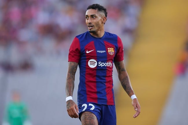 Raphinha có thể rời Barca.