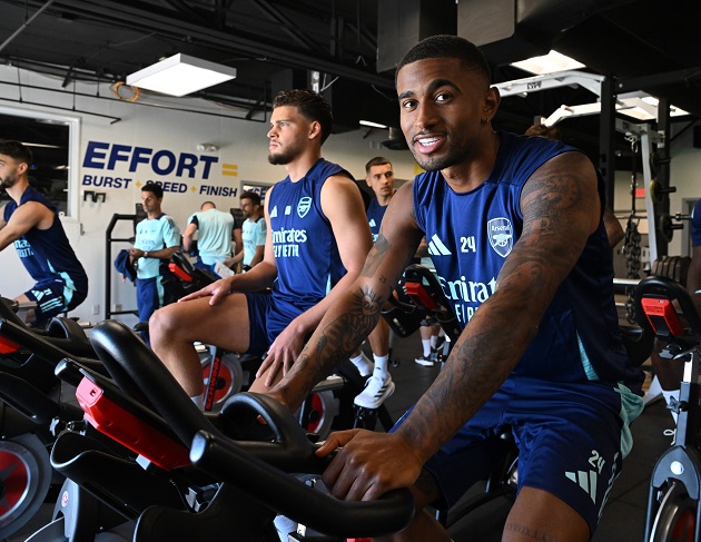 Reiss Nelson sẽ nỗ lực để ghi điểm trước Mikel Arteta trong những ngày trên đất Mỹ.