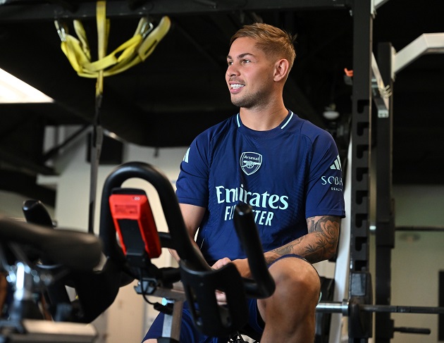 Emile Smith Rowe đã chơi tốt trong trận giao hữu kín gần nhất. Anh đang được một số đội bóng ở Premier League tiếp cận.
