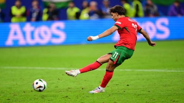 Felix được Villa quan tâm.