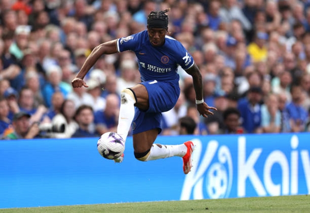 Noni Madueke khó lòng giành suất đá chính ở Chelsea.