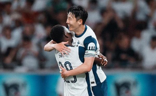 Niềm vui của Son và đồng đội.