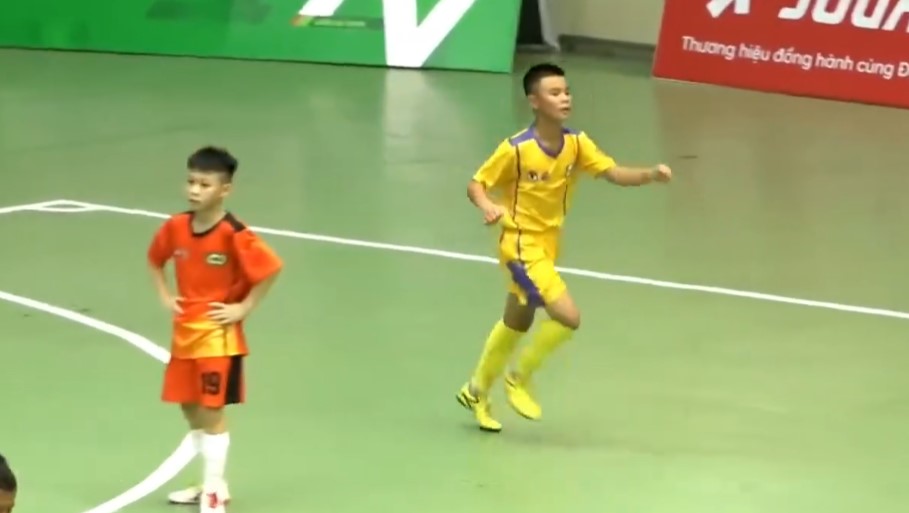 SLNA có chiến thắng không hề dễ dàng ngày ra quân tại giải Nhi đồng toàn quốc 2024. Ảnh chụp màn hình.