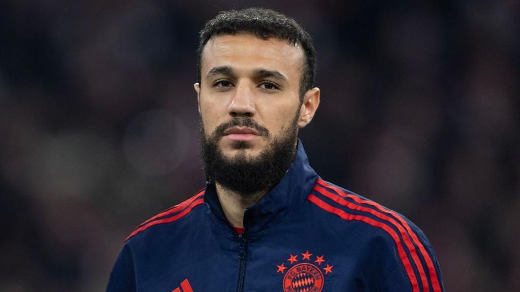 Mazraoui của Bayern Munich ở rất gần M.U.