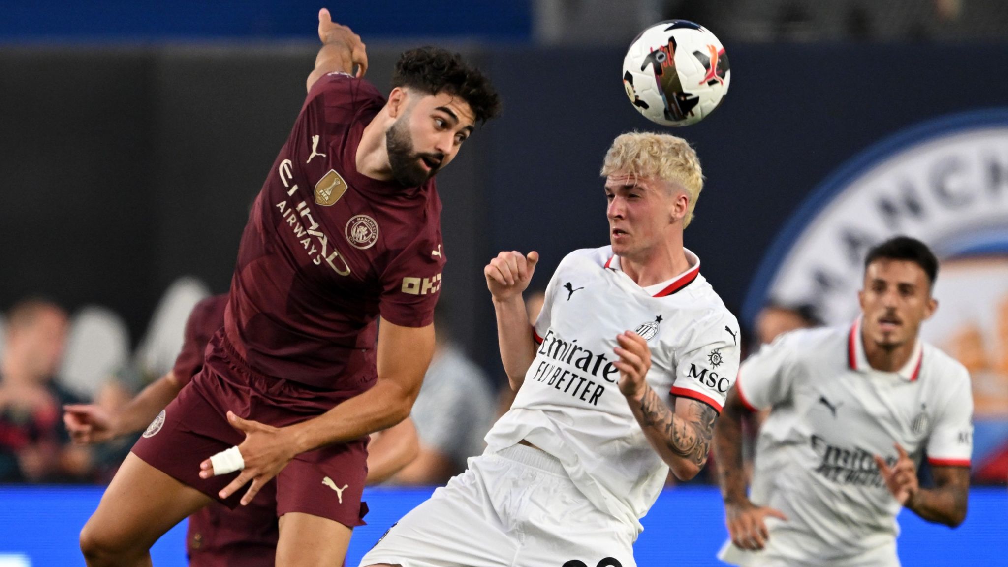 AC Milan gần đây đã đánh bại Manchester City với tỷ số 3-2 trong một trận giao hữu tại Sân vận động Yankee ở New York.