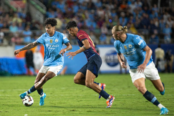 Dù ra sân với hầu hết các cầu thủ trẻ, cả hai đội vẫn mang đến cho người hâm mộ một cuộc thư hùng chất lượng.