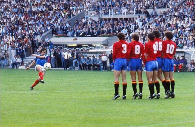 Tới EURO 1984, La Roja vào tới chung kết. Tuy nhiên, họ thất bại 0-2 trước một Michel Platini quá xuất sắc.