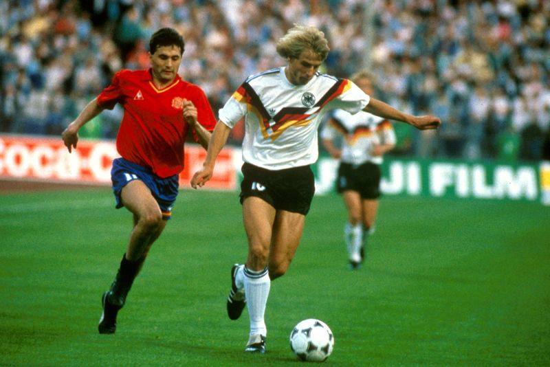 EURO 1988, Tây Ban Nha thua chủ nhà Đức 0-2 ở vòng bảng. Họ bị loại ngay từ vòng đấu này khi chỉ đứng thứ 3 với 2 điểm.
