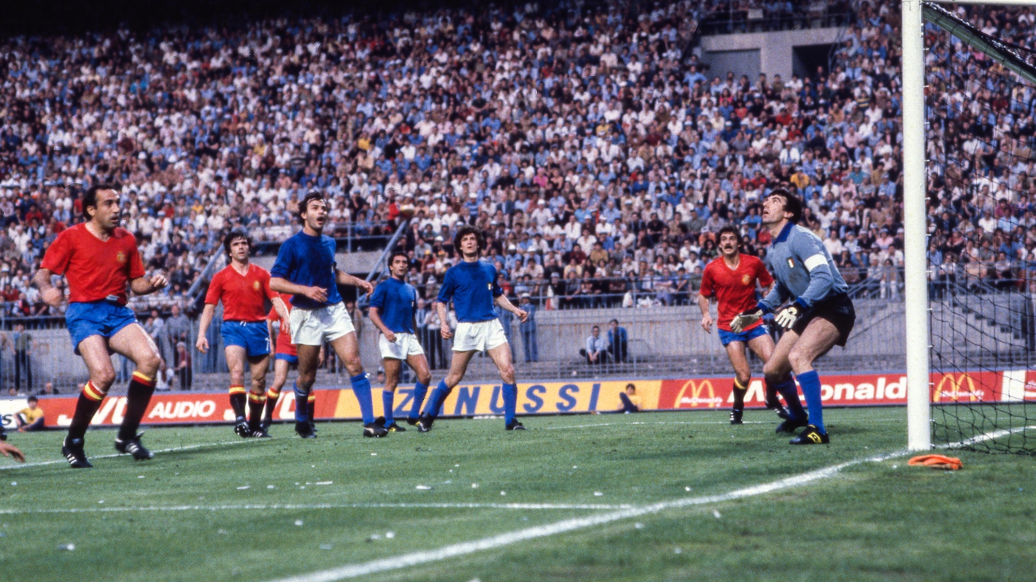 Ở EURO 1980, Tây Ban Nha hòa Italy 0-0 ở vòng bảng, sau đó bị loại khi đứng chót bảng với chỉ vỏn vẹn 1 điểm.