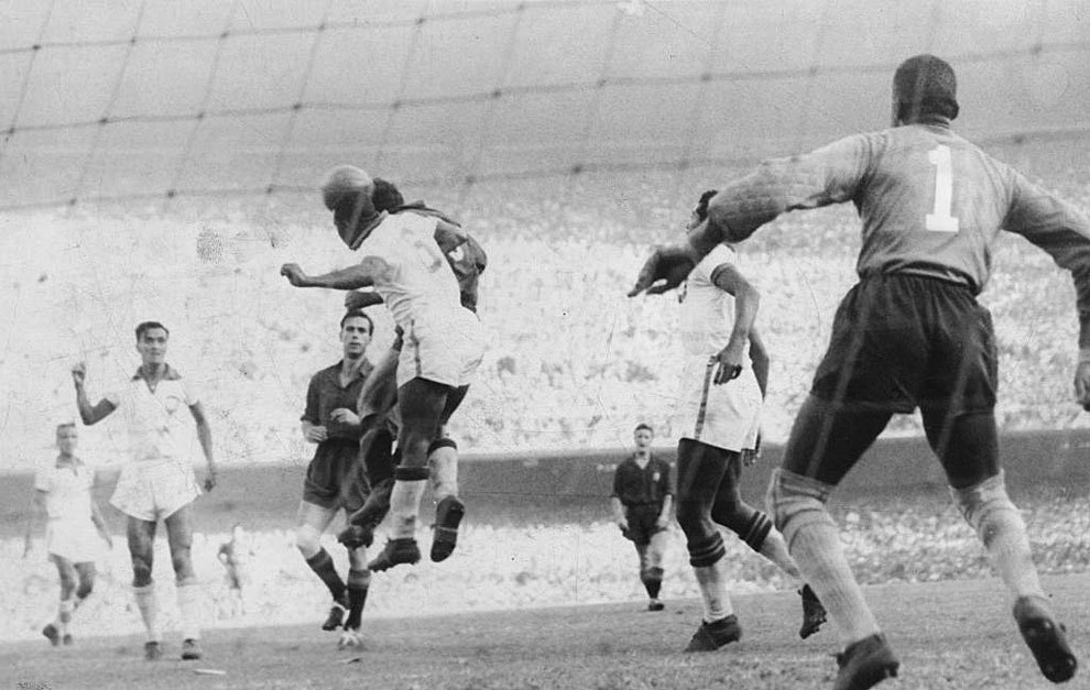 Tới World Cup 1950, Tây Ban Nha bị chủ nhà Brazil đè bẹp với tỷ số 1-6 ở vòng chung kết (giải lần này đấu vòng tròn tính điểm, chọn ra đội vô địch).